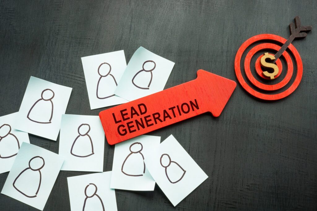 Figures on paper and a lead generation arrow sign pointing at a dartboard